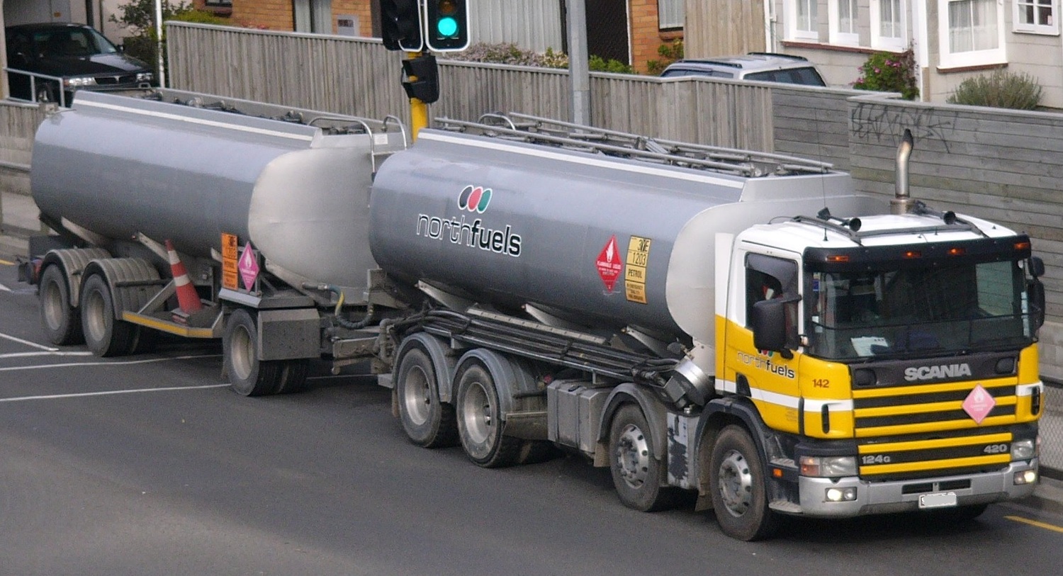 <span style="font-weight: bold;">All kind of used &amp; retired fuel, water and milk tanks, trucks and tank trailers</span>